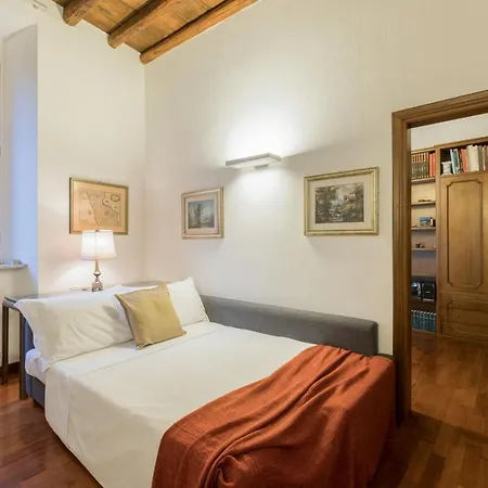 Charming 2 Bed Flat A Few Steps From The Pantheon *