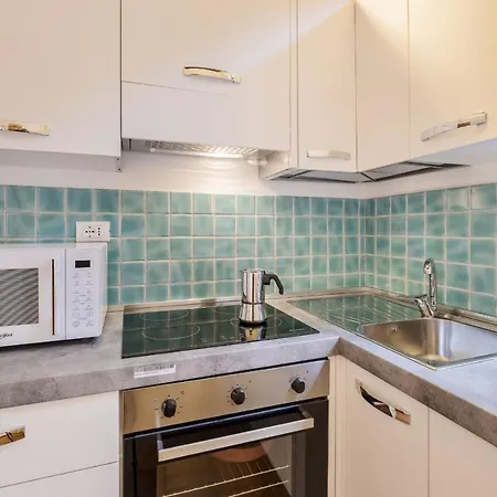 Charming 2 Bed Flat A Few Steps From The Pantheon Рим