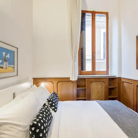Charming 2 Bed Flat A Few Steps From The Pantheon *